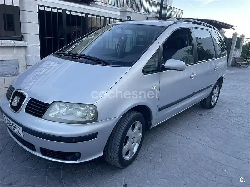 Usado Seat Alhambra 115 CV (84 kW) 2001 Gris / plata Monovolumen