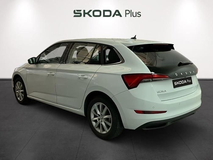Blanco Usado 2021 Skoda Scala Ambition Utilitario | 17.800 € (Caro) - Imagen 1/4