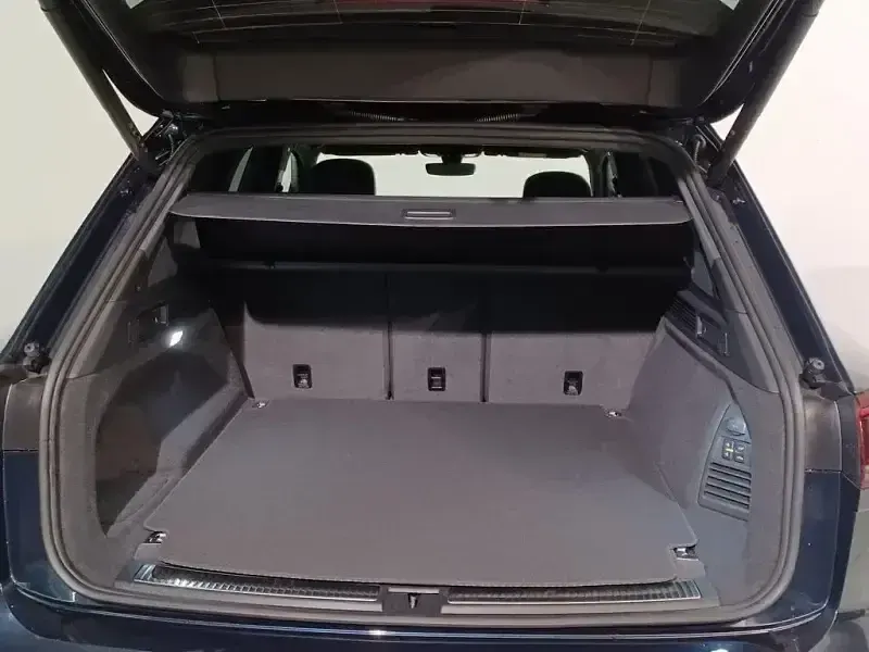 Second-hand VW Touareg R 462 CP (339 kW) 2023 Albastru SUV