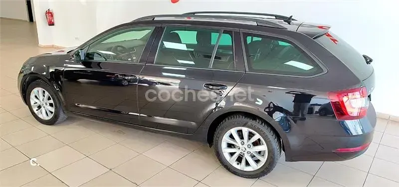 Usado Skoda Octavia Active 115 CV (84 kW) 2020 Negro Familiar