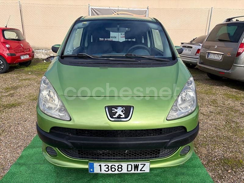 Usado Peugeot 1007 70 CV (51 kW) 2006 Verde Monovolumen