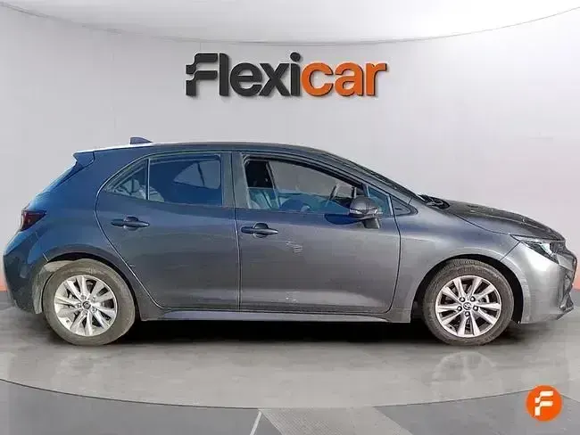 Usado Toyota Corolla Active 140 CV (102 kW) 2024 Gris Berlina