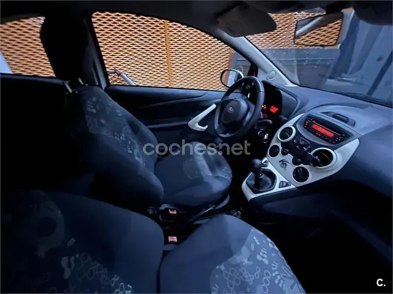 Usado Ford Ka 69 CV (50 kW) 2014 Blanco Berlina