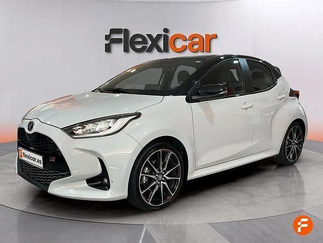 Usado Toyota Yaris Hybrid Sport 116 CV (85 kW) 2023 Gris