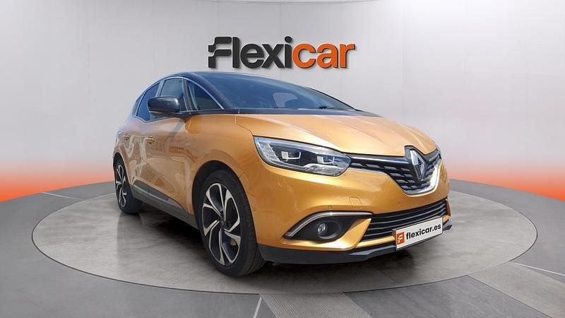 Usado Renault Scénic III Zen 130 CV (95 kW) 2016 Amarillo Monovolumen
