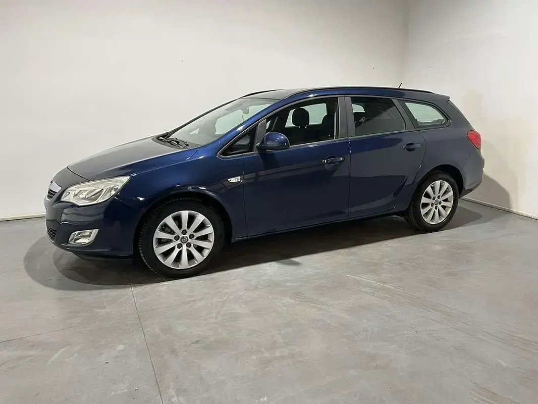 Usado Opel Astra Sport 125 CV (91 kW) 2011 Azul Familiar