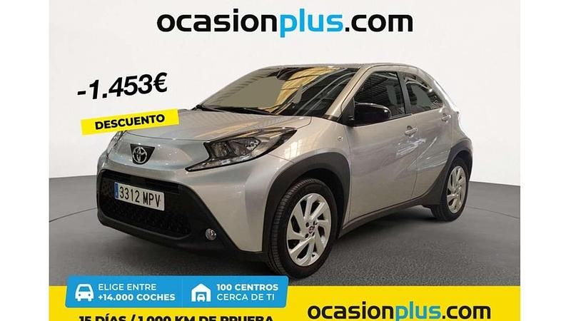 Gris Usado 2024 Toyota Aygo Play Utilitario | 14.537 € (Precio justo) - Imagen 1/4