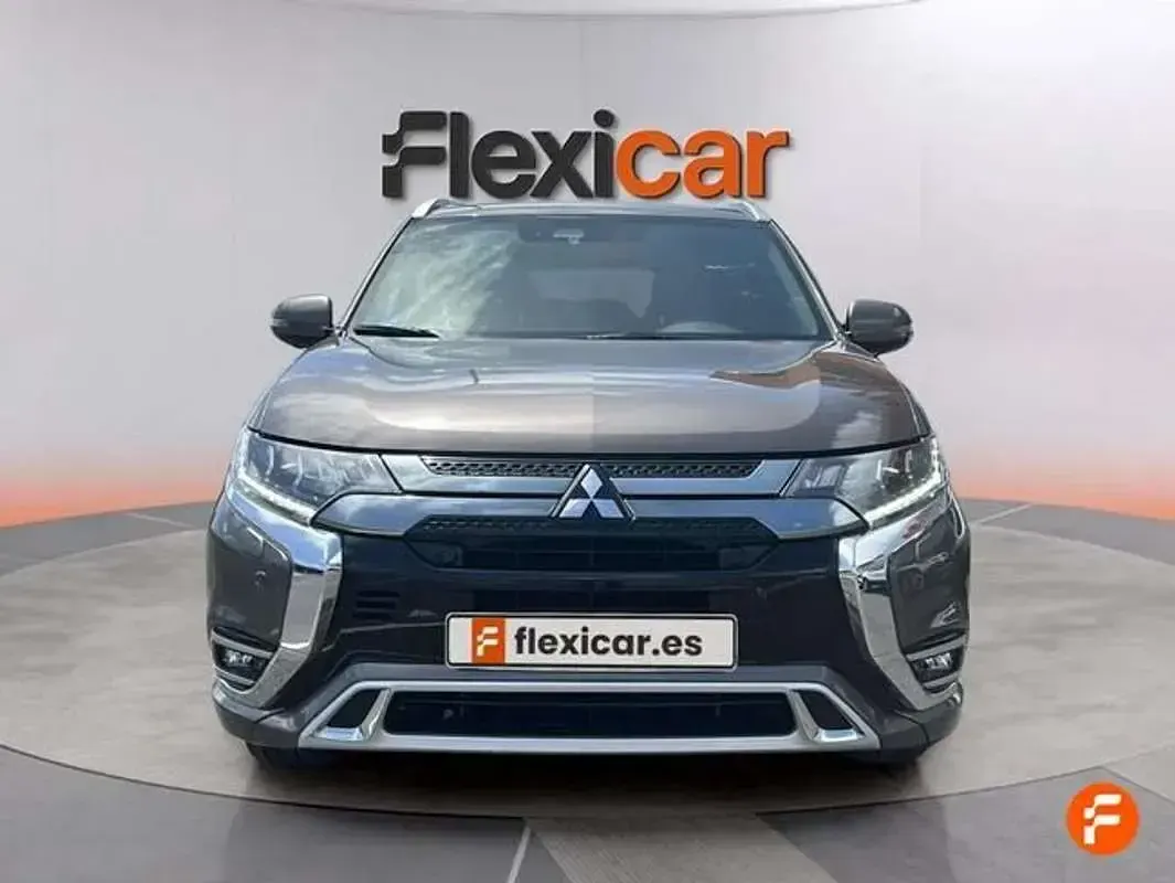 Usado Mitsubishi Outlander P-HEV 224 CV (164 kW) 2019 Marrón SUV