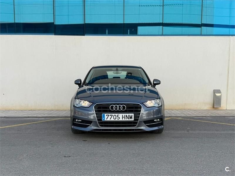 Usado Audi A3 Ambition 105 CV (77 kW) 2013 Gris / plata Berlina