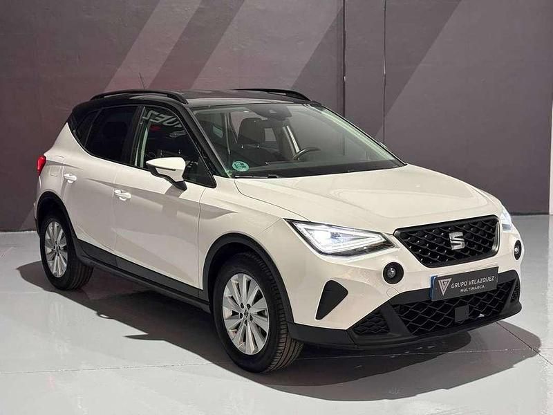 Usado Seat Arona Style 110 CV (80 kW) 2021 Blanco SUV
