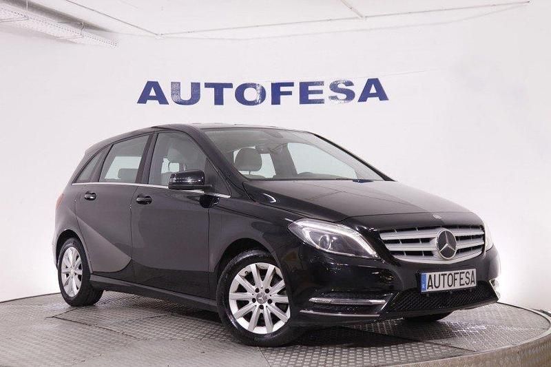 Usado Mercedes B180 109 CV (80 kW) 2014 Negra Monovolumen
