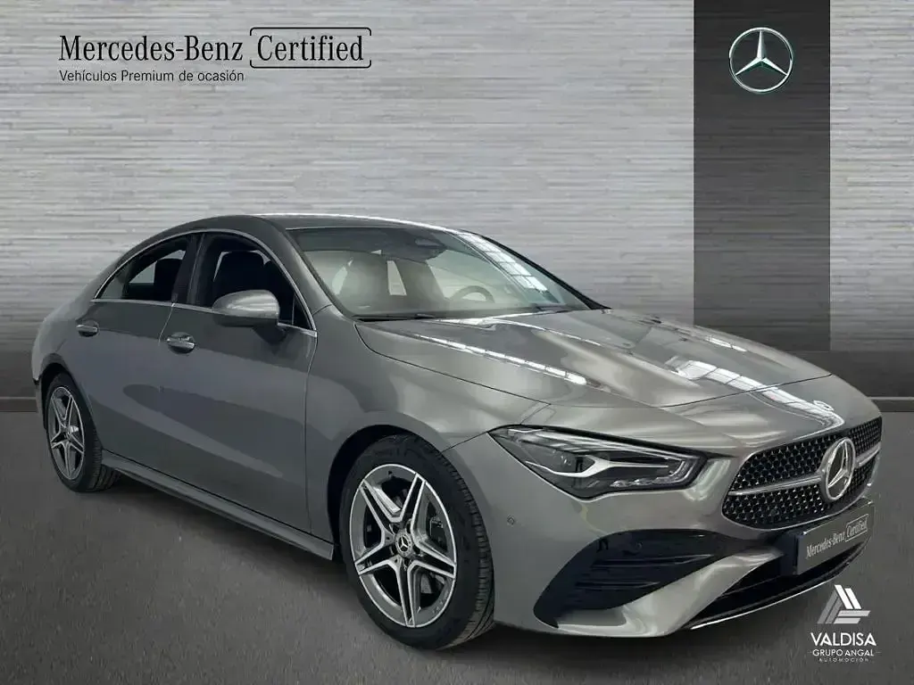 Usado Mercedes CLA220 190 CV (139 kW) 2026 Gris montaña Berlina