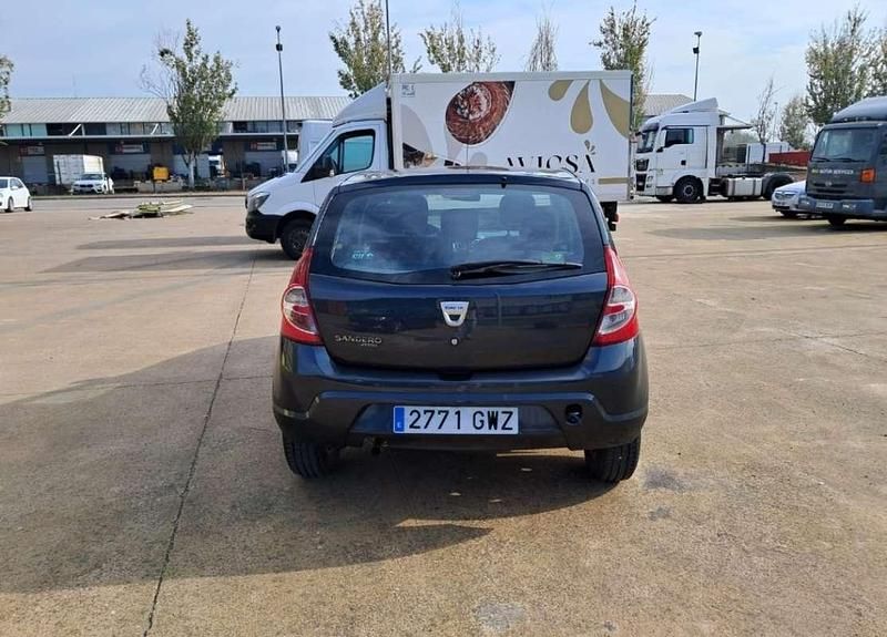 Usado Dacia Sandero Ambiance 75 CV (55 kW) 2010 Gris Utilitario