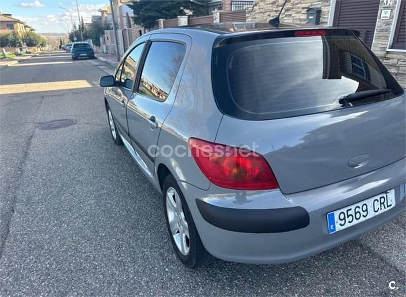 Usado Peugeot 307 138 CV (101 kW) 2004 Gris / plata Berlina