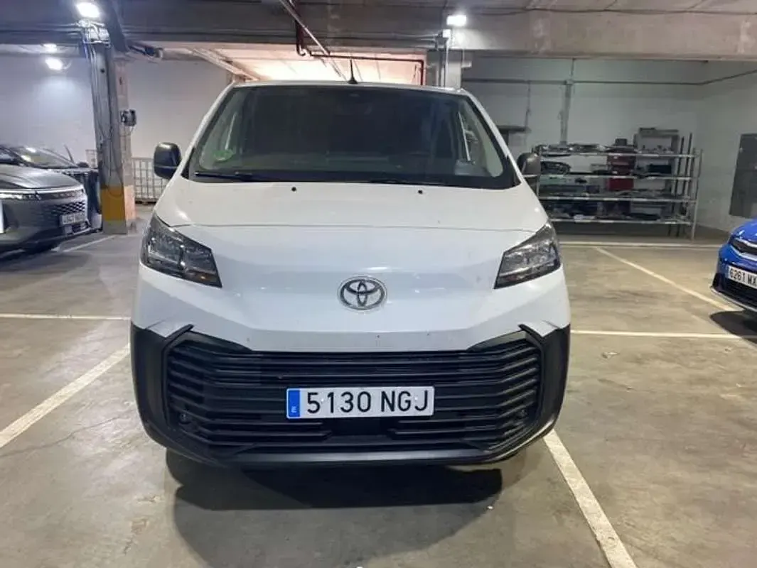 Usado Toyota Proace 120 CV (88 kW) 2025 Blanco Monovolumen