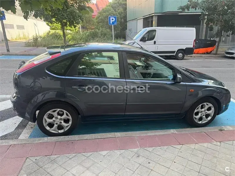 Usado Ford Focus Trend 115 CV (84 kW) 2007 Azul Berlina
