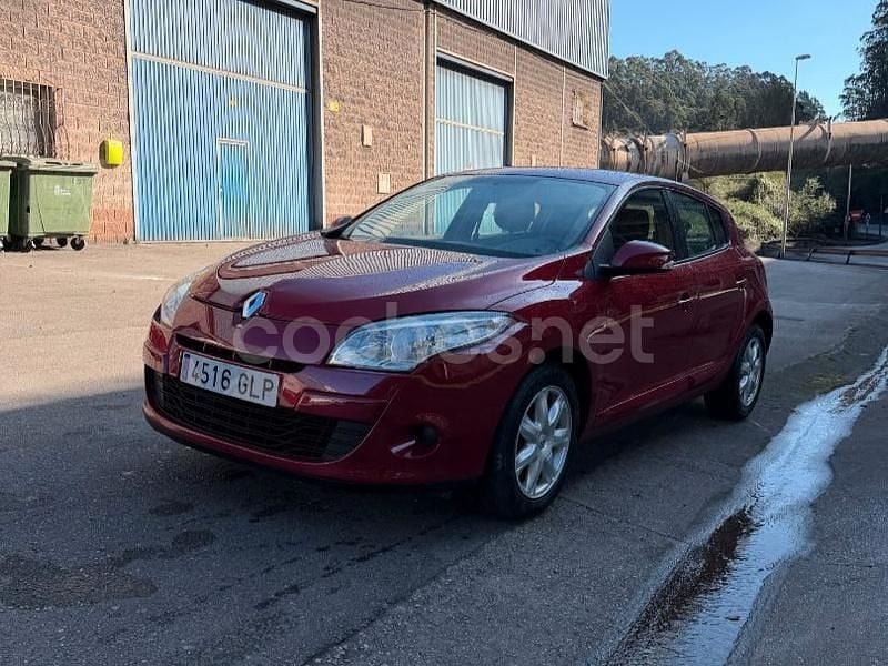 Usado Renault Mégane Dynamique 110 CV (80 kW) 2009 Granate Berlina