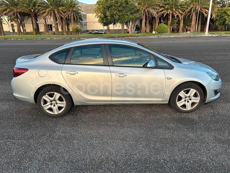 Usado Opel Astra Business 110 CV (80 kW) 2014 Gris / plata Berlina