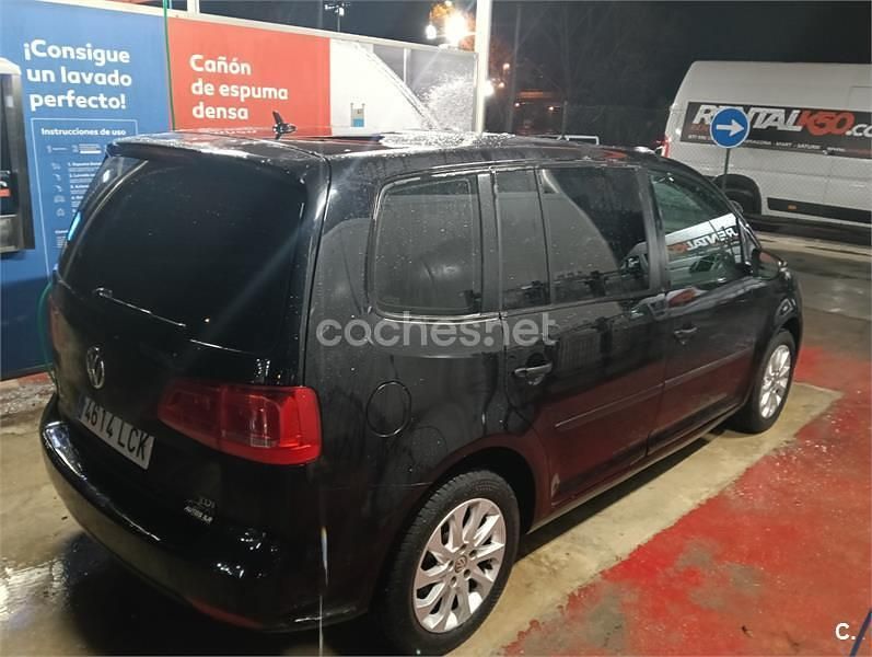 Usado VW Touran Advance 105 CV (77 kW) 2013 Negro Monovolumen