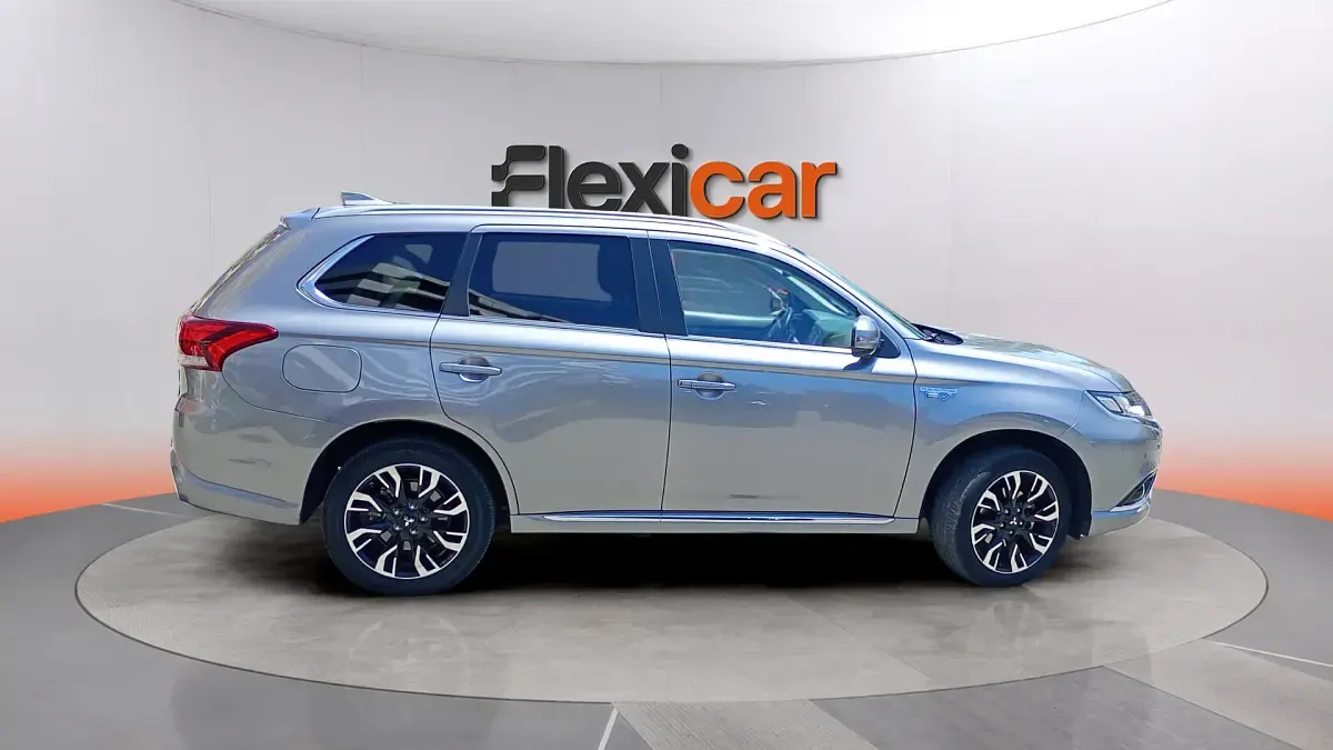 Usado Mitsubishi Outlander P-HEV 203 CV (149 kW) 2017 Gris SUV