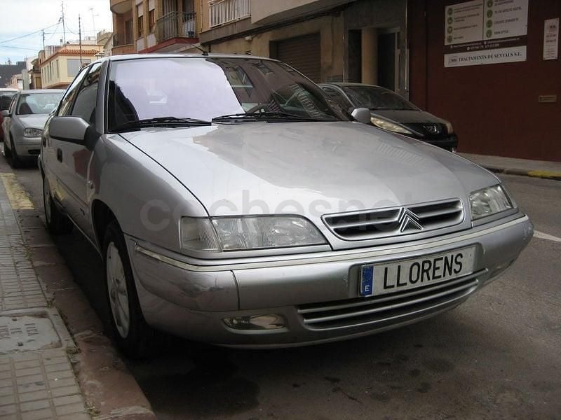 Usado Citroën Xantia 90 CV (66 kW) 2001 Gris / plata Berlina