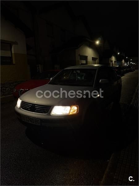 Brugt VW Passat Comfortline 110 HK (80 kW) 2000 Grå Sedan