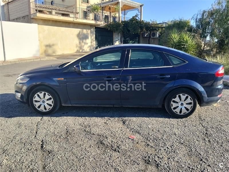 Usado Ford Mondeo Ambiente 125 CV (91 kW) 2007 Azul Berlina
