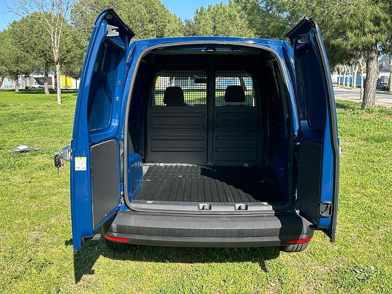 Usado VW Caddy 102 CV (75 kW) 2020 Azul Monovolumen