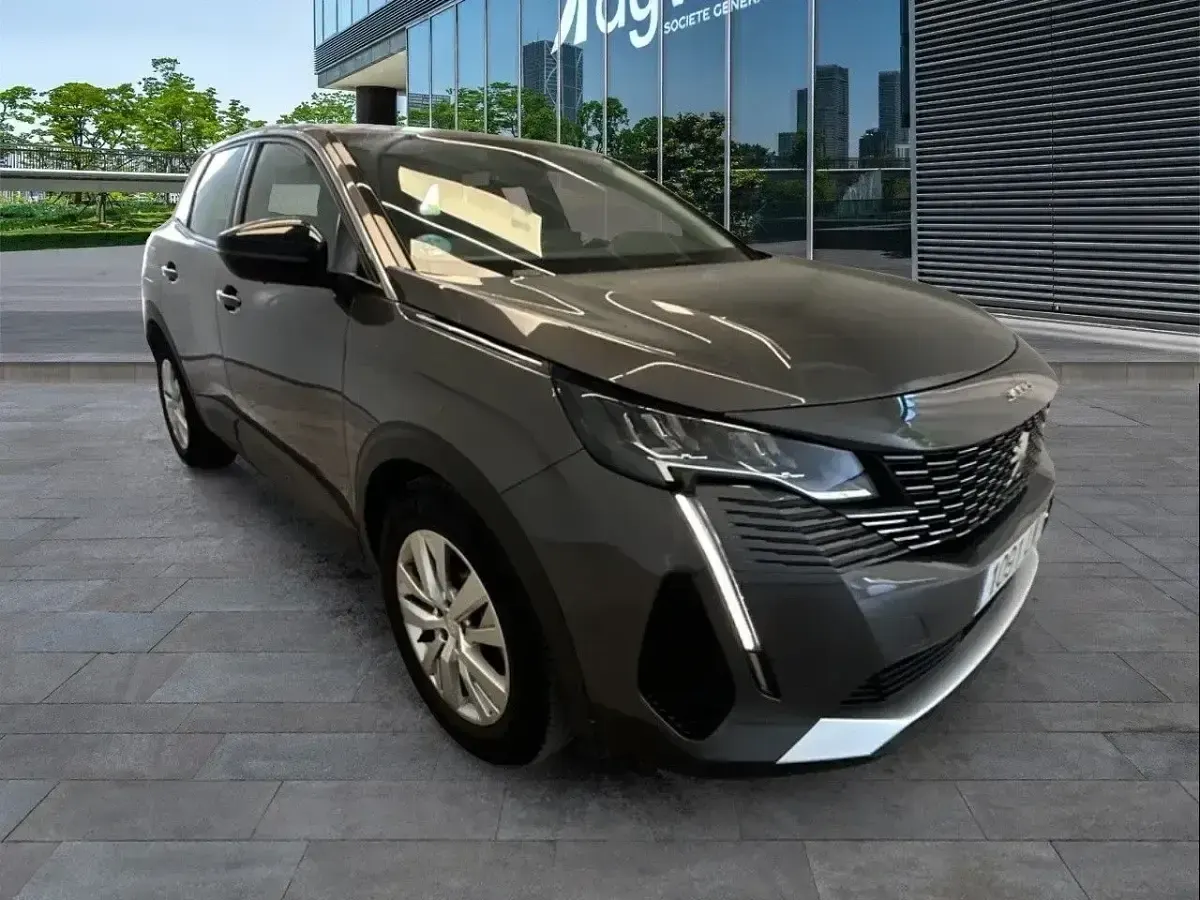 Usado Peugeot 3008 Active 131 CV (96 kW) 2022 Gris SUV