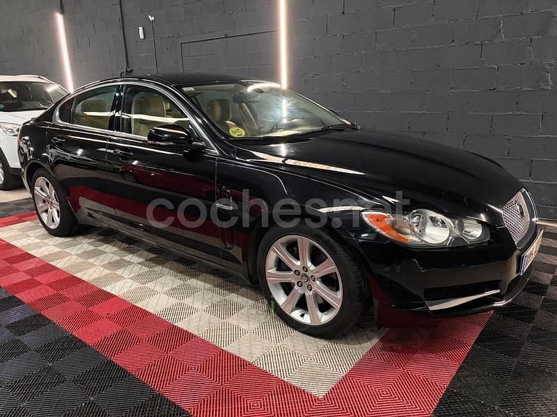 Negro Usado 2011 Jaguar XF Premium Luxury Berlina | 10.990 € (Precio justo) - Imagen 1/4
