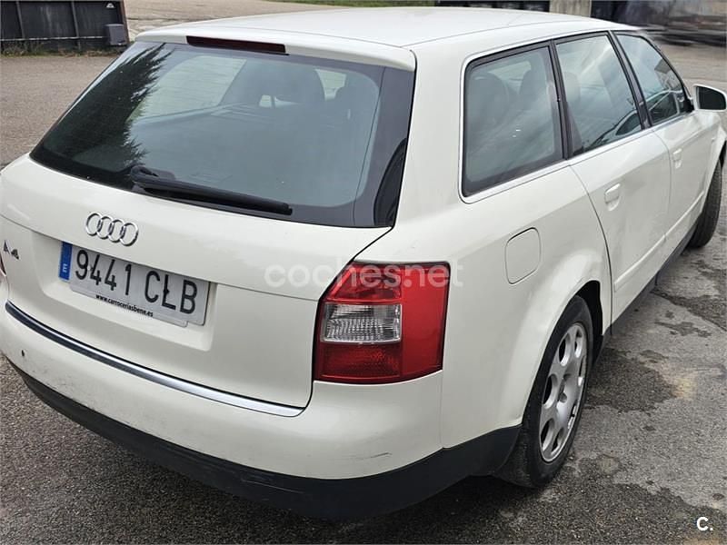 Usado Audi A4 130 CV (95 kW) 2003 Blanco Familiar