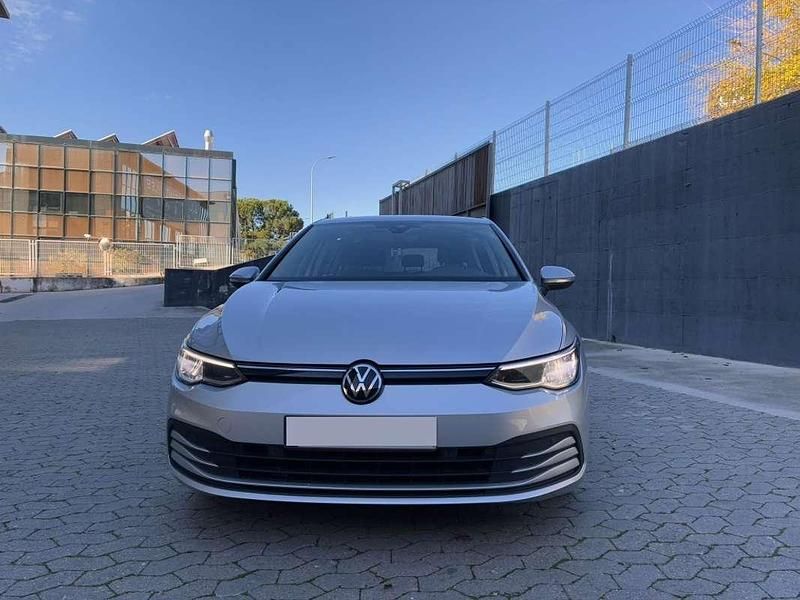 Usado VW Golf VIII 110 CV (80 kW) 2022 Gris / plata Berlina