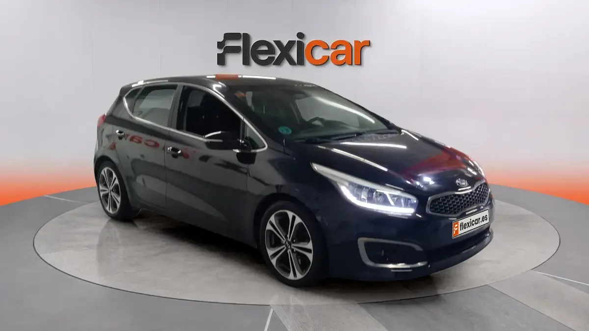 Usado Kia Ceed 100 CV (73 kW) 2018 Negro Utilitario