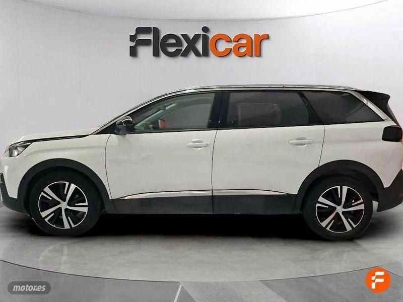 Usado Peugeot 5008 Allure 130 CV (95 kW) 2020 Blanco Monovolumen