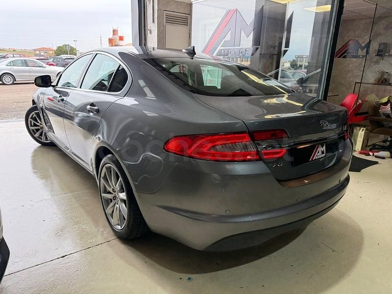 Usado Jaguar XF Luxury 200 CV (147 kW) 2014 Gris / plata Berlina