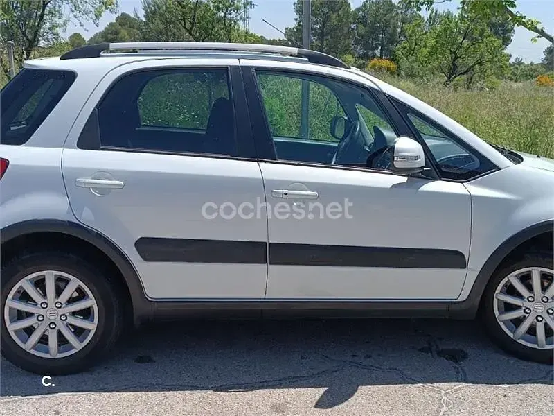 Usado Suzuki SX4 GLX 135 CV (99 kW) 2012 Blanco SUV