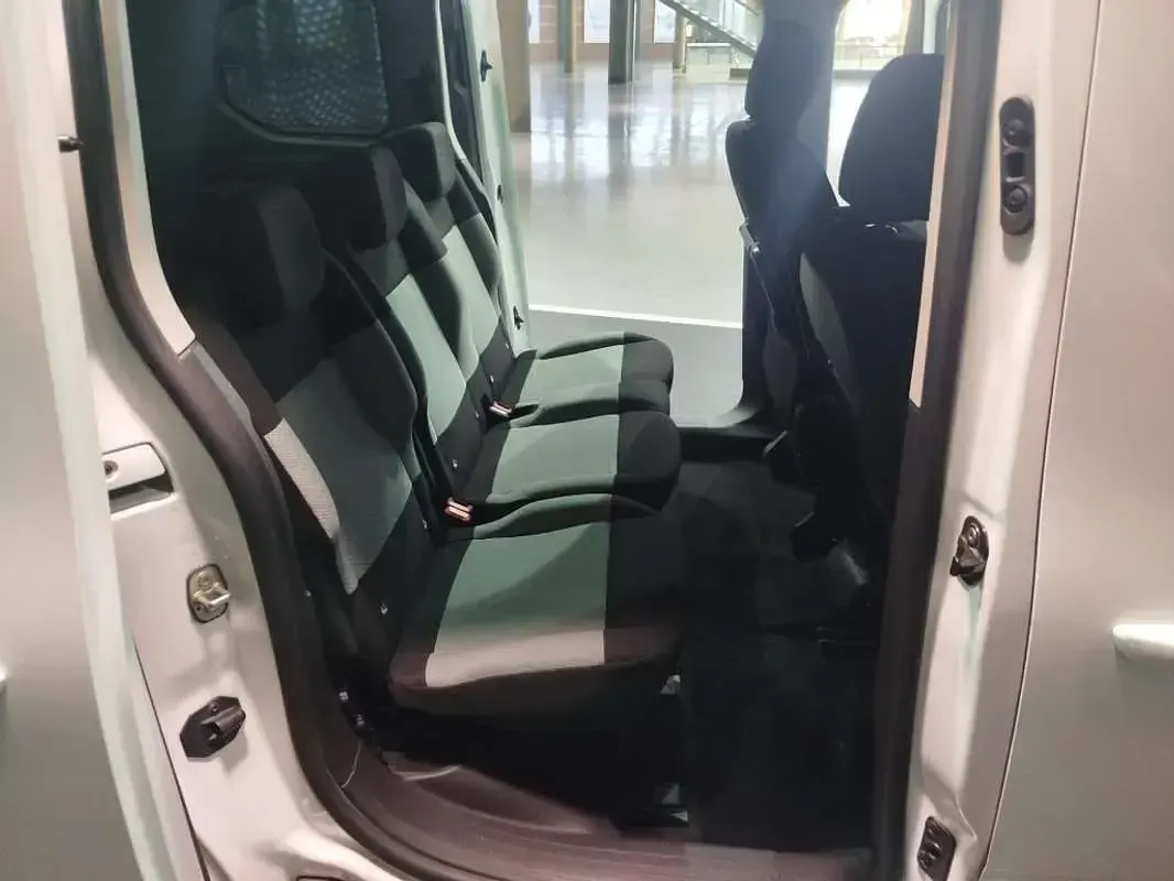 Usado Citroën Berlingo Feel 102 CV (75 kW) 2021 Blanco Monovolumen