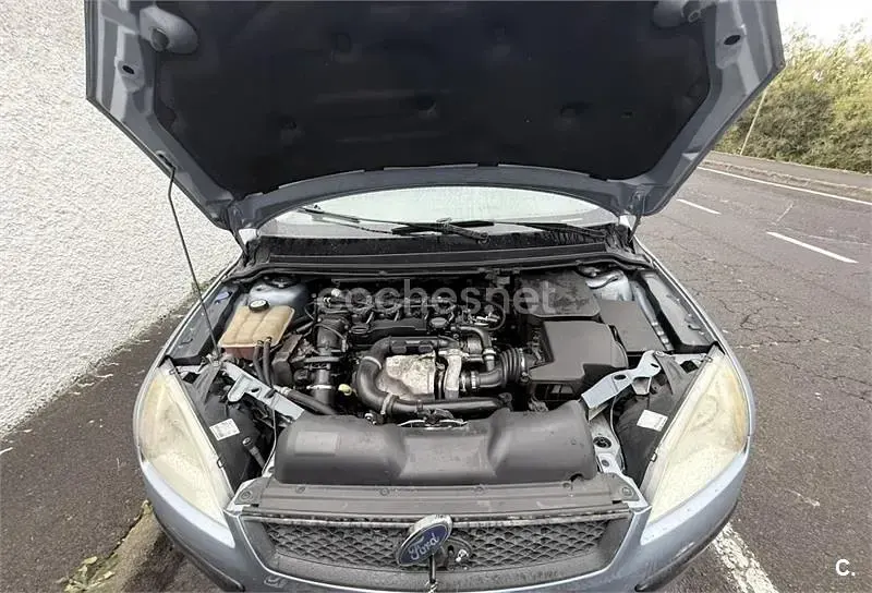 Usado Ford Focus Ambiente 90 CV (66 kW) 2007 Azul Berlina