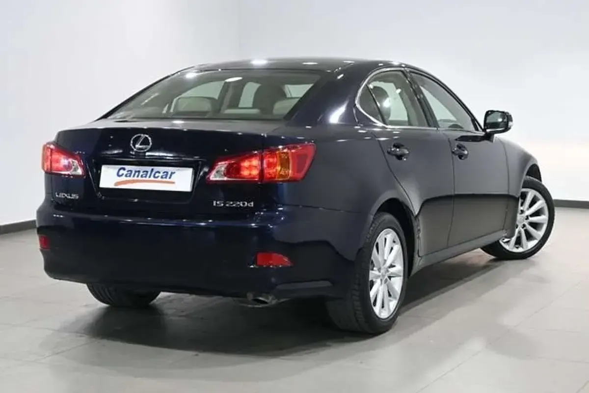 Usado Lexus IS220d Luxury Line 177 CV (130 kW) 2010 Azul Berlina