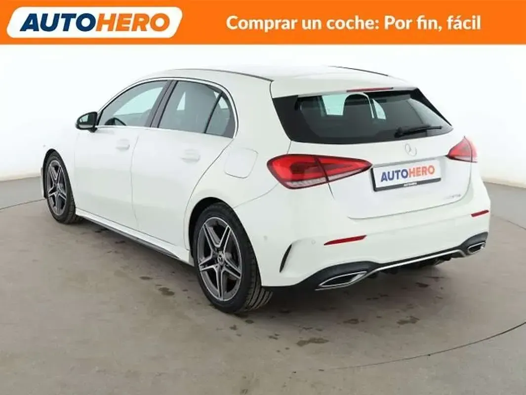 Usado Mercedes A180 AMG line 136 CV (100 kW) 2019 Blanco Berlina
