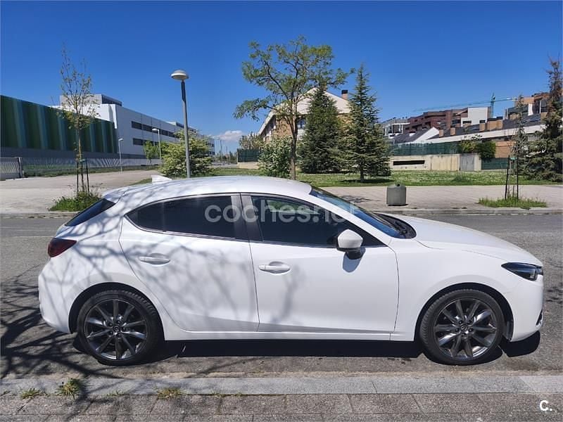 Begagnad Mazda 3 Edition 165 HK (121 kW) 2018 Vit Sedan