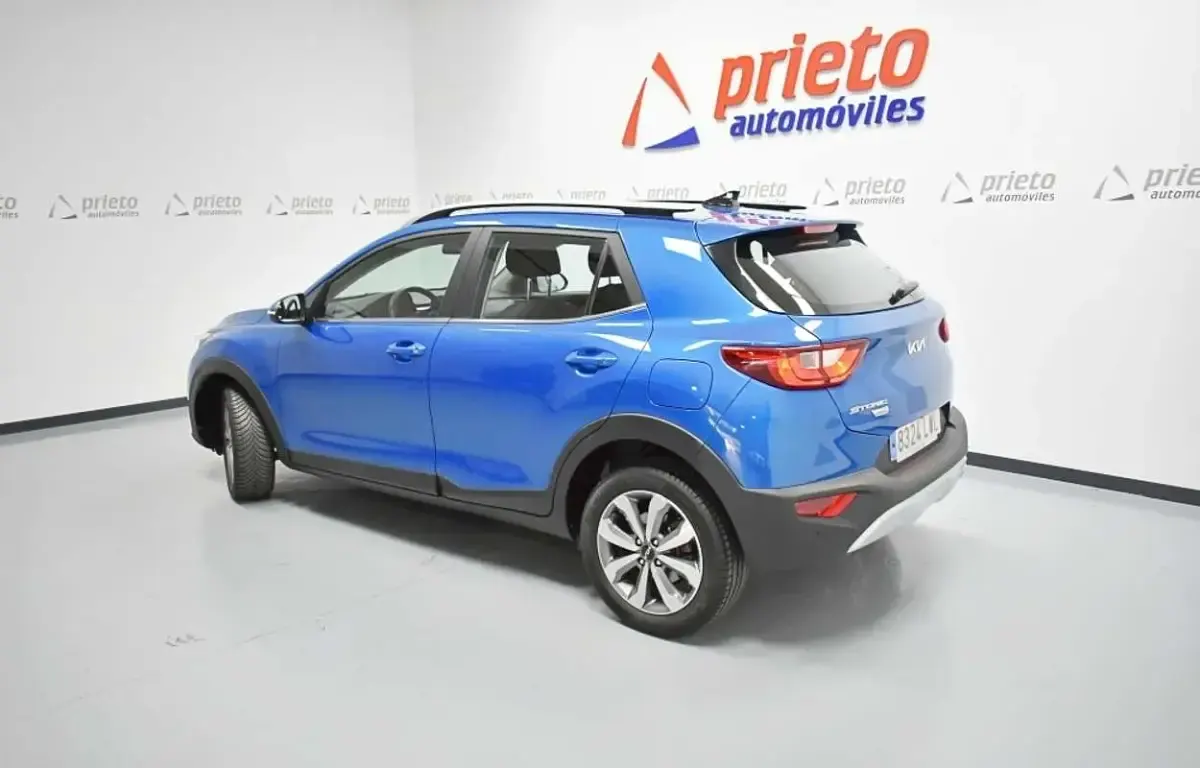 Usado Kia Stonic 120 CV (88 kW) 2022 Azul SUV