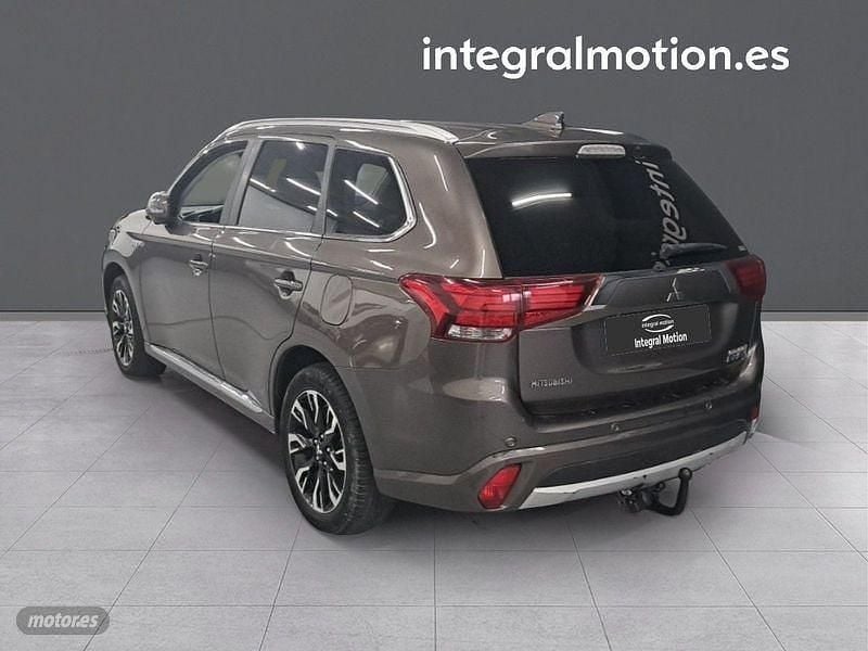 Usado Mitsubishi Outlander P-HEV 202 CV (148 kW) 2018 Gris SUV