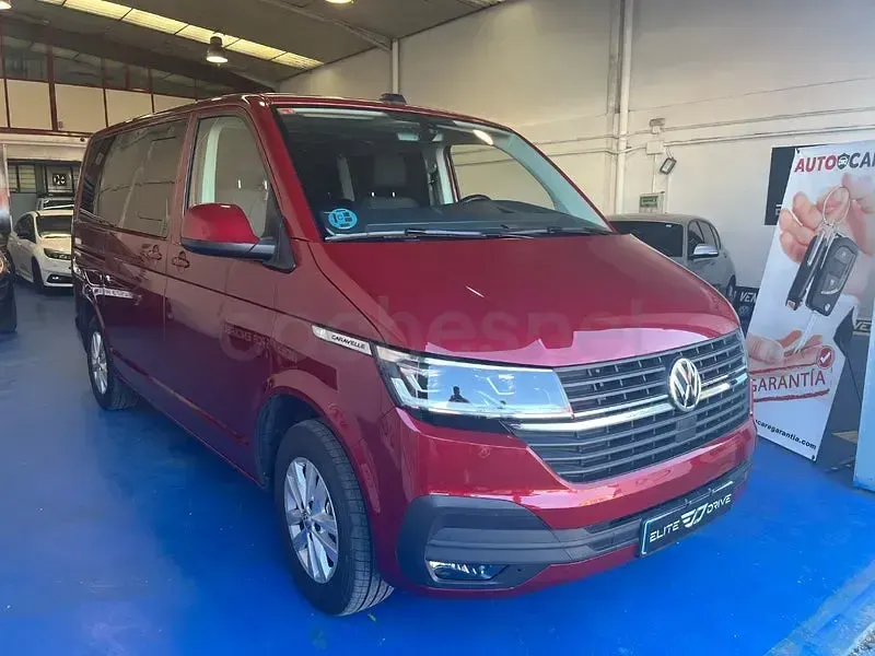Usado VW Caravelle 150 CV (110 kW) 2023 Granate Van