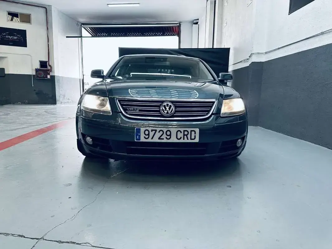 Usado VW Phaeton 241 CV (177 kW) 2004 Gris Berlina