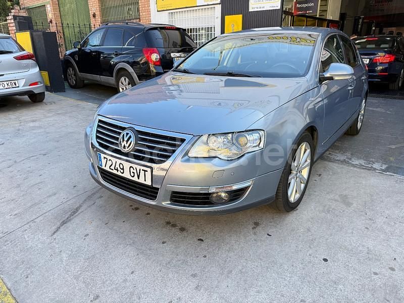Gris / plata Usado 2010 VW Passat Highline Berlina | 4450 € (Precio justo) - Imagen 1/4