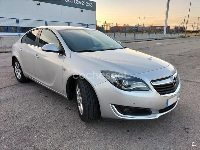 Usado Opel Insignia Selective 140 HP (102 kW) 2015 Cinzento Sedan