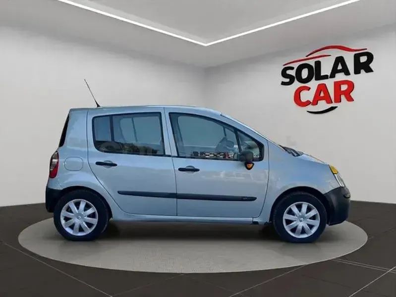 Usado Renault Modus Dynamique 85 CV (62 kW) 2006 Gris Monovolumen