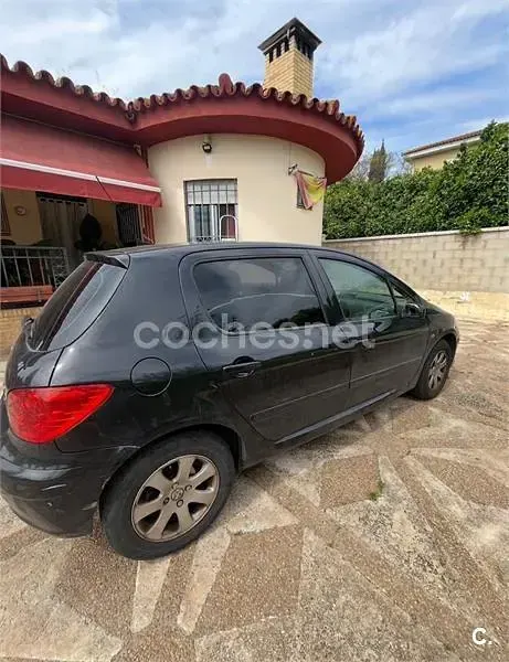 Usado Peugeot 307 90 CV (66 kW) 2005 Negro Berlina