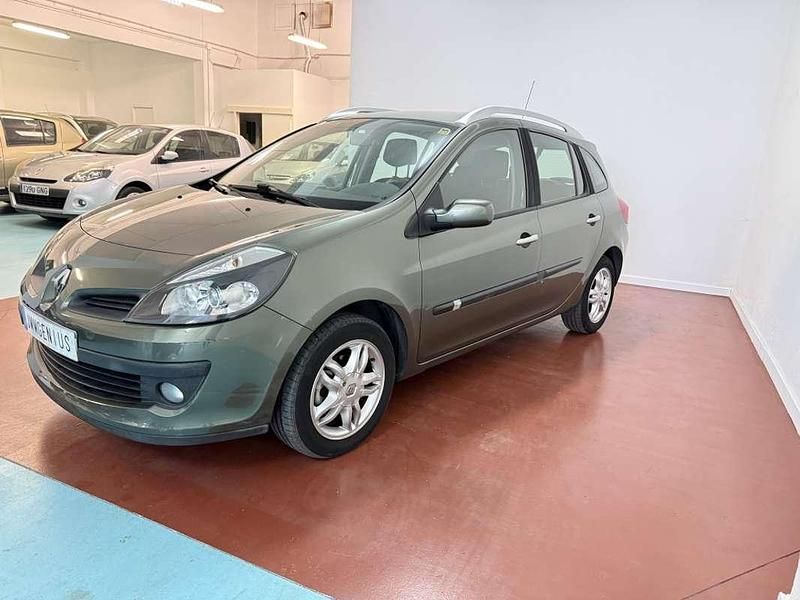 Usado Renault Clio GrandTour Dynamique 86 CV (63 kW) 2009 Verde Familiar